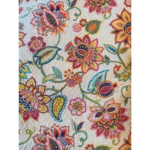 Levtex Home Judith Quilt Bedspread - Picture 3 of 6